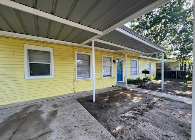 rental at 3843  Manchester in San Antonio, TX — photo 2