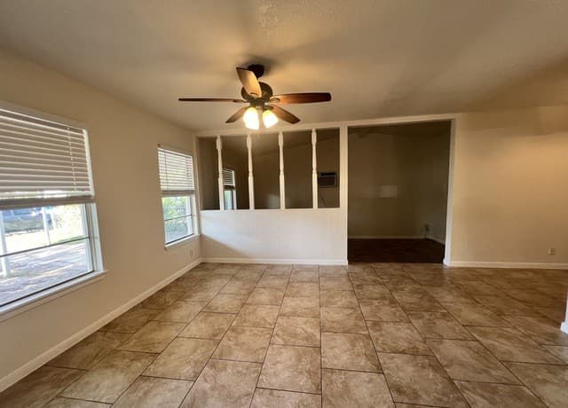 rental at 3843  Manchester in San Antonio, TX — photo 3