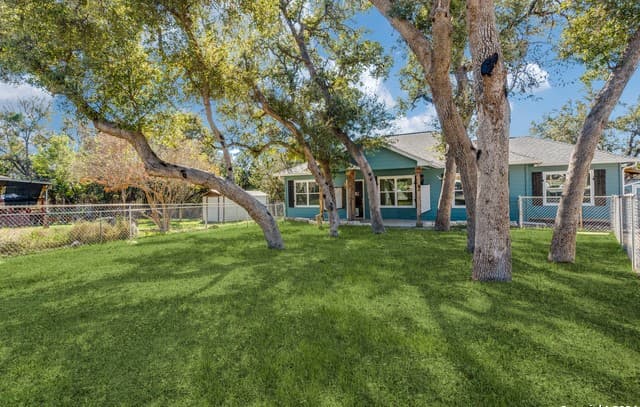 rental at 2336  Hornsby in Spring Branch, TX — photo 1