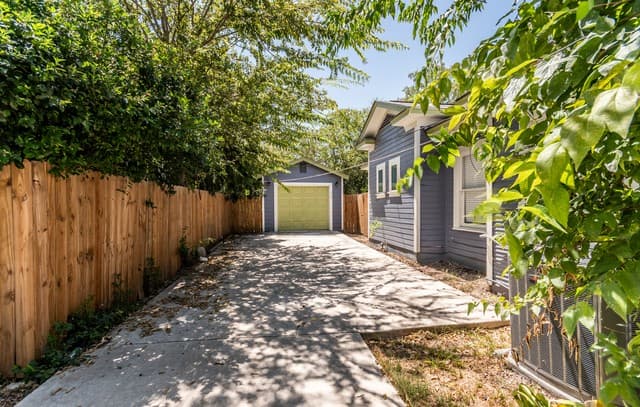 rental at 350  Carnahan St in San Antonio, TX — photo 3