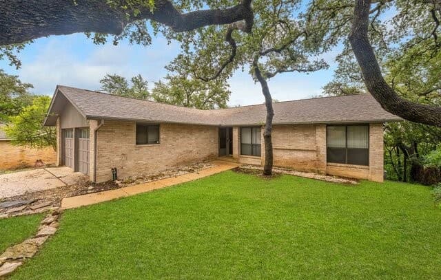 rental at 13906  North Hills Village Drive in San Antonio, TX — photo 1