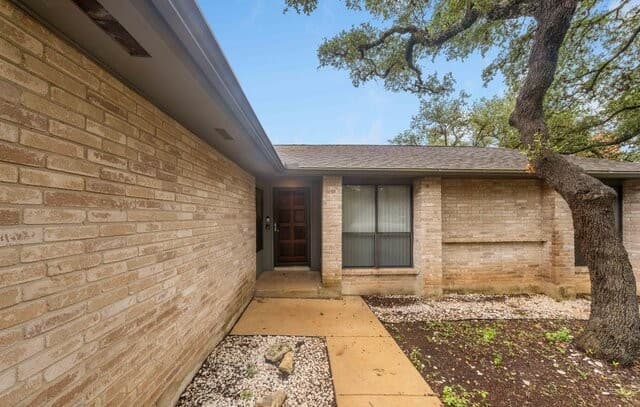 rental at 13906  North Hills Village Drive in San Antonio, TX — photo 2