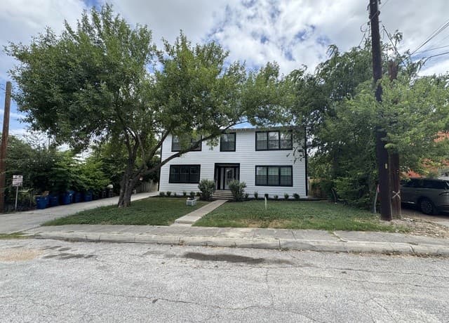 1-bedroom rental at 315 Andrews Unit 2 in San Antonio, TX — photo 2