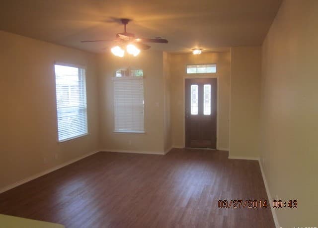 rental at 524  Foxford Run Dr in Schertz, TX — photo 3