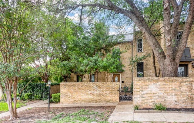 rental at 205  Chichester Unit 16 in San Antonio, TX — photo 1