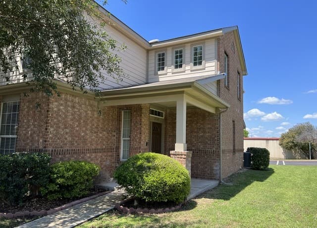 rental at 2515  Grayson Way in San Antonio, TX — photo 3