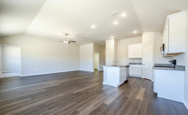 rental at 7106  Emerald Valley in San Antonio, TX — photo 3
