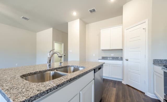 rental at 7106  Emerald Valley in San Antonio, TX — photo 5