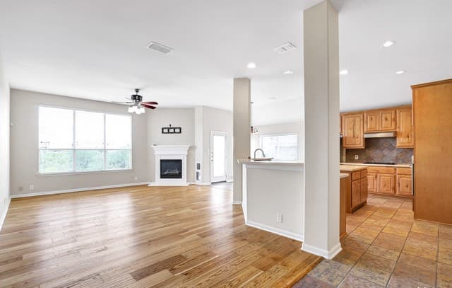 rental at 12943  Palatine Hill in San Antonio, TX — photo 5