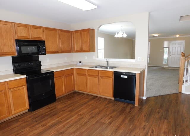 rental at 9013  Barkwood in Universal City, TX — photo 4