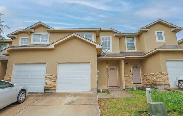 rental at 5015  Stowers Blvd in San Antonio, TX — photo 1