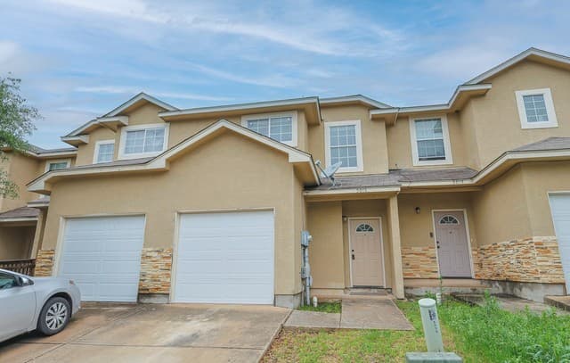 rental at 5015  Stowers Blvd in San Antonio, TX — photo 2