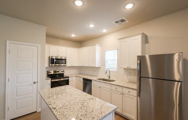 rental at 8343  Runner Ridge Unit 101 in San Antonio, TX — photo 4