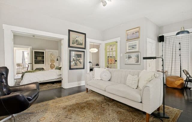 rental at 200  Queen Anne Ct Unit 200B in San Antonio, TX — photo 3