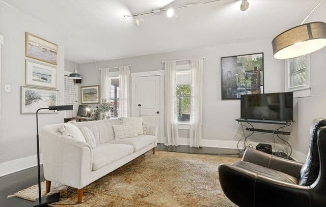 rental at 200  Queen Anne Ct Unit 200B in San Antonio, TX — photo 4