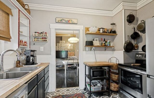 rental at 200  Queen Anne Ct Unit 200B in San Antonio, TX — photo 5