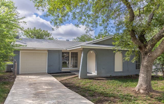 rental at 2306  Fairhill St in San Antonio, TX — photo 2