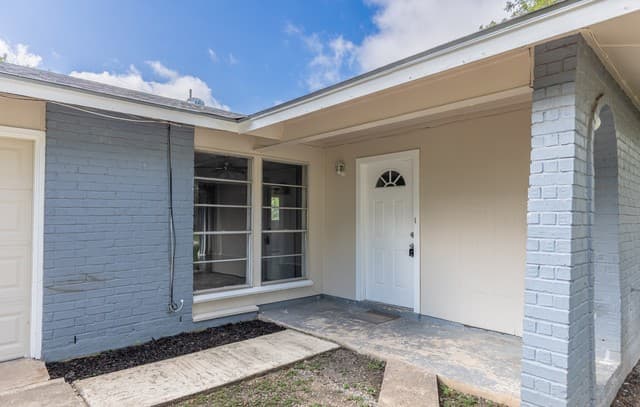 rental at 2306  Fairhill St in San Antonio, TX — photo 3