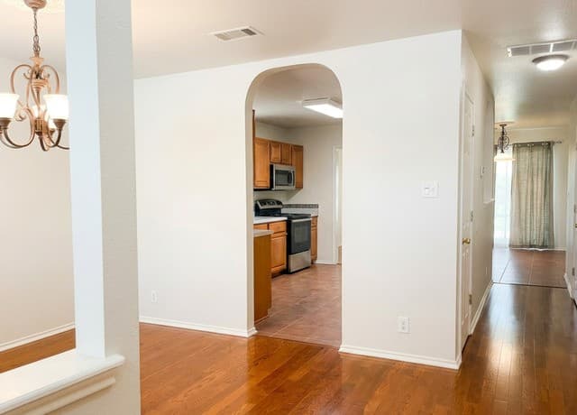 rental at 9023  Pinseeker in Selma, TX — photo 5