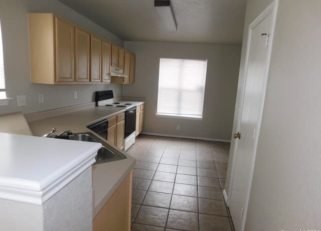rental at 8014  Braes Run in San Antonio, TX — photo 1