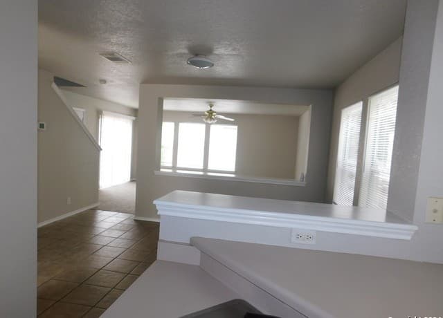 rental at 8014  Braes Run in San Antonio, TX — photo 2