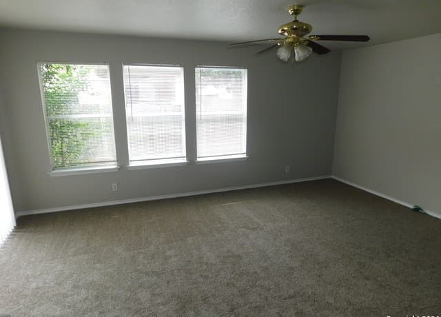 rental at 8014  Braes Run in San Antonio, TX — photo 4