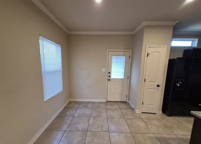 rental at 6850  Lakeview Dr. Unit 101 in San Antonio, TX — photo 5