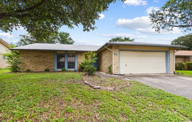 rental at 6726  Country Field in San Antonio, TX — photo 1