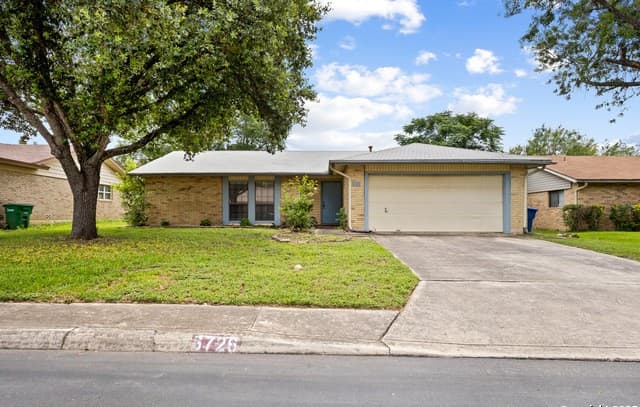 rental at 6726  Country Field in San Antonio, TX — photo 2