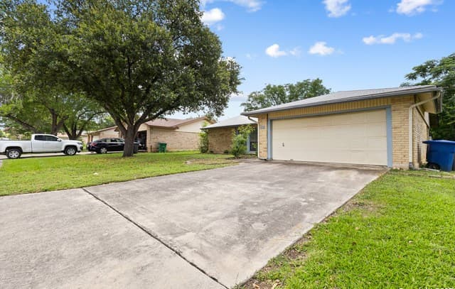 rental at 6726  Country Field in San Antonio, TX — photo 3