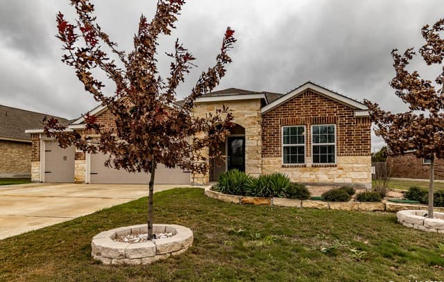 4-bedroom rental at 6026 Ballast Trail in New Braunfels, TX — photo 2