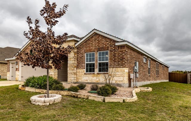 4-bedroom rental at 6026 Ballast Trail in New Braunfels, TX — photo 3