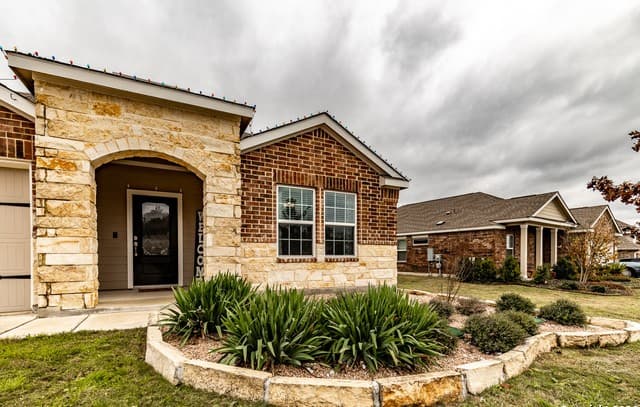 4-bedroom rental at 6026 Ballast Trail in New Braunfels, TX — photo 4