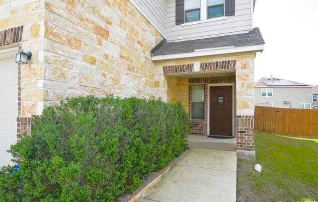 rental at 5527  Castle Brook Dr in San Antonio, TX — photo 2