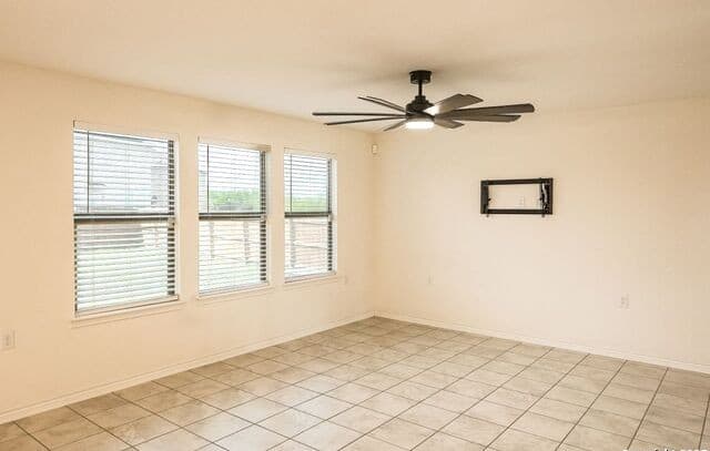 rental at 5527  Castle Brook Dr in San Antonio, TX — photo 4