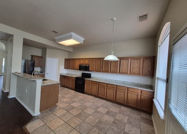 rental at 21215  Encino Ash in San Antonio, TX — photo 3