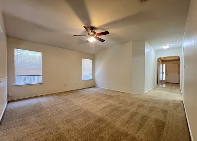 rental at 1535  Hawkwolf Crk in San Antonio, TX — photo 3