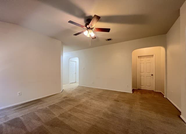 rental at 1535  Hawkwolf Crk in San Antonio, TX — photo 4