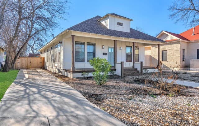 rental at 554 E Mitchell St in San Antonio TX