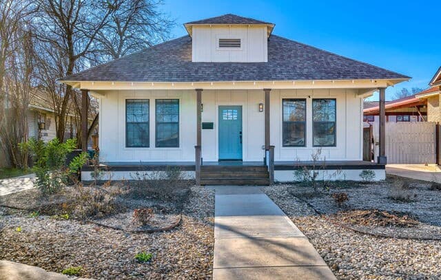 rental at 554 E Mitchell St in San Antonio, TX — photo 2