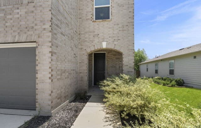 rental at 5012  Arrow Vis in Schertz, TX — photo 4