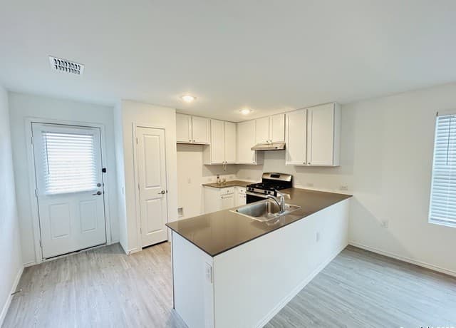 rental at 1435  Riojas Rd in San Antonio, TX — photo 4