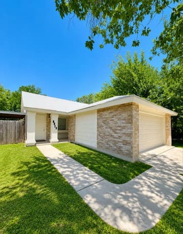 rental at 8023  Laurel Bend in San Antonio, TX — photo 1