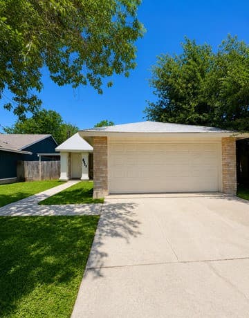 rental at 8023  Laurel Bend in San Antonio, TX — photo 2