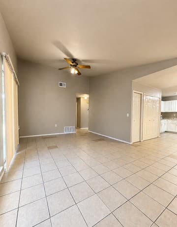 rental at 8023  Laurel Bend in San Antonio, TX — photo 3