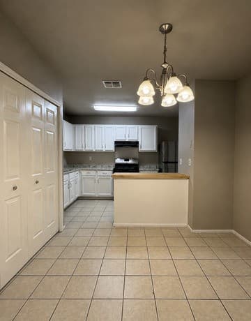 rental at 8023  Laurel Bend in San Antonio, TX — photo 5