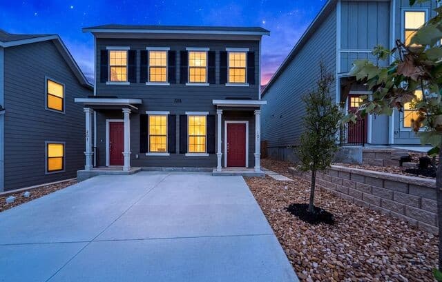 rental at 7215  Magnolia Crk in San Antonio, TX — photo 1
