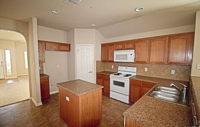 rental at 9135  Mare Hunt in San Antonio, TX — photo 5
