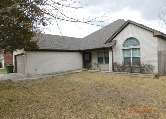 rental at 15713  Fair Lane in San Antonio, TX — photo 2