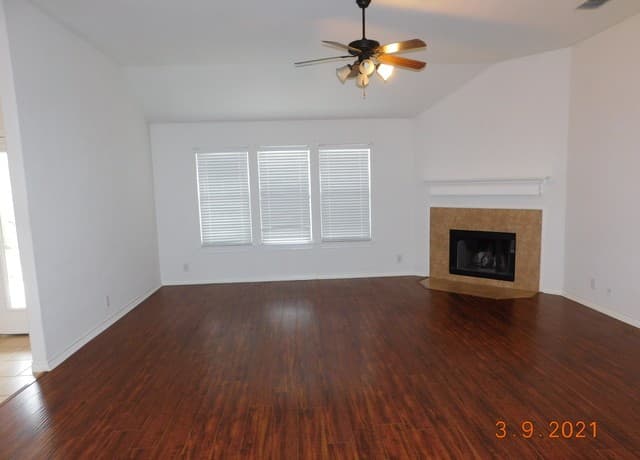 rental at 15713  Fair Lane in San Antonio, TX — photo 4